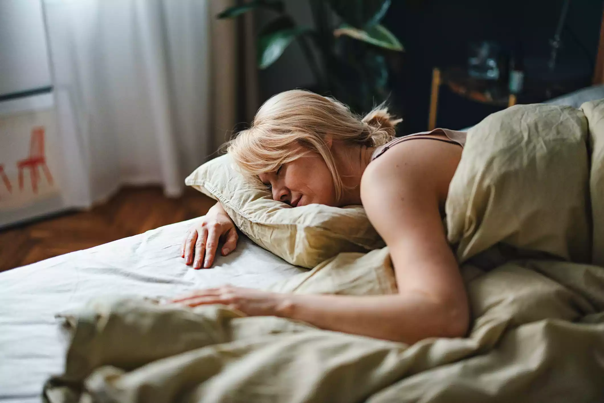 Optimal sleeping positions for post-operative tummy tuck care